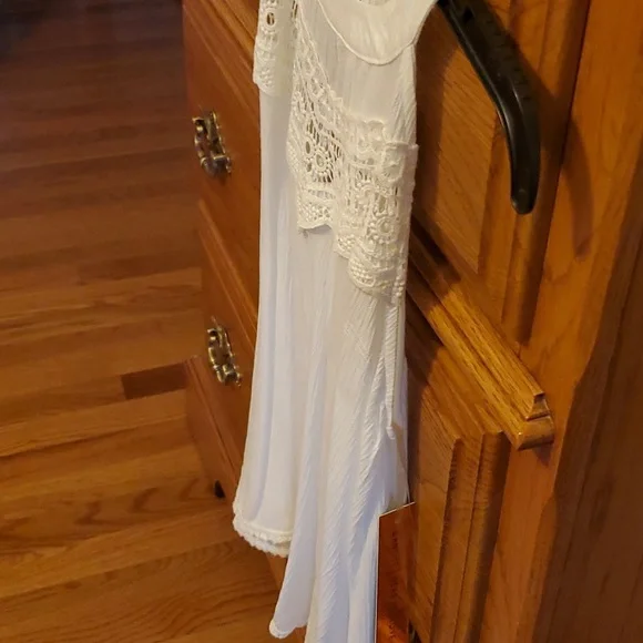 Brand new top - Picture 3 of 6